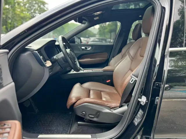 Volvo XC60 — Фото автомобиля 6