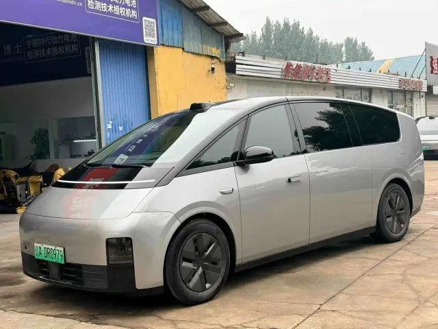 Li Auto MEGA — Фото автомобиля 2
