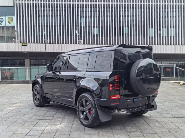 Land Rover Defender — Фото автомобиля 16