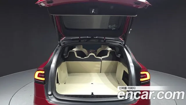 Tesla Model X — Фото автомобиля 26