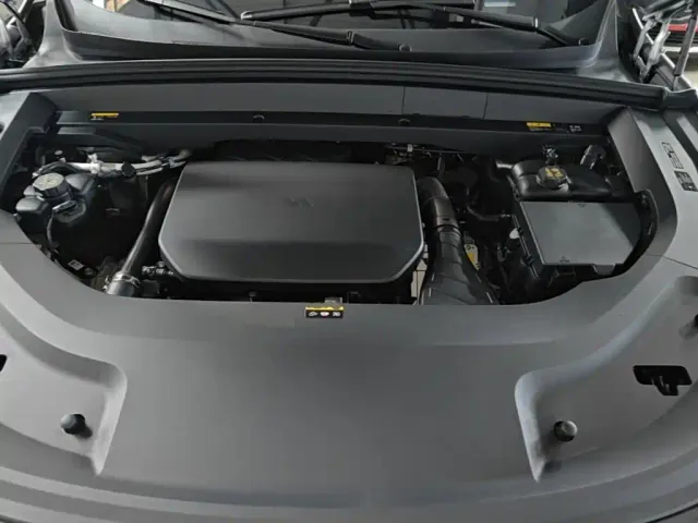 Li Auto L8 — Фото автомобиля 19