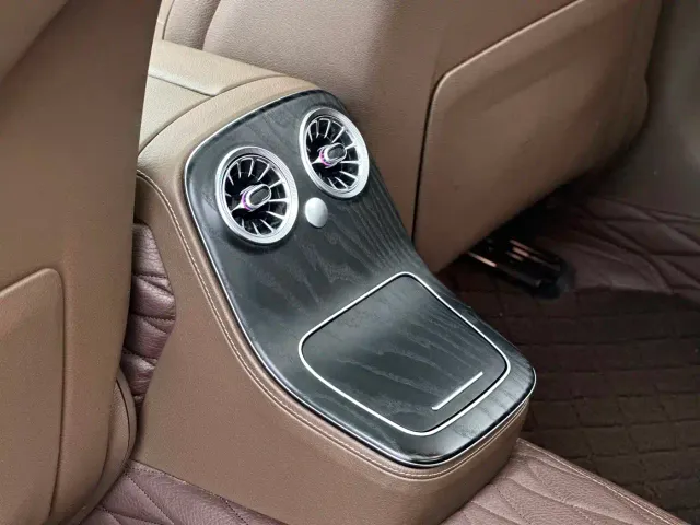 Mercedes-Benz E-Class — Фото автомобиля 12