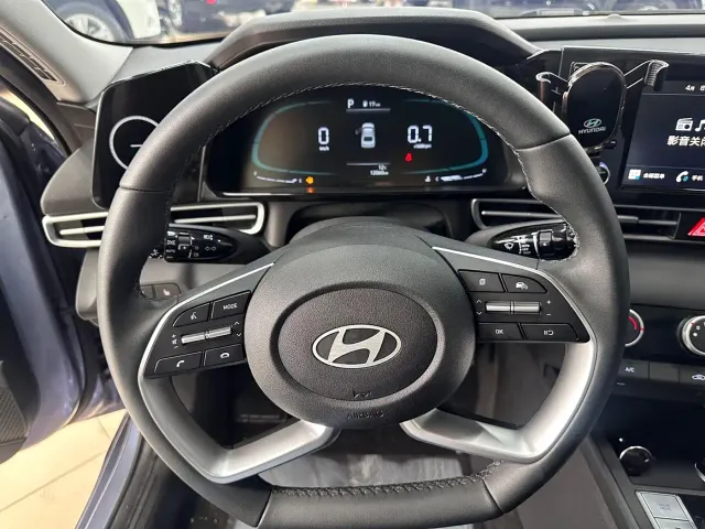 Hyundai Elantra — Фото автомобиля 7