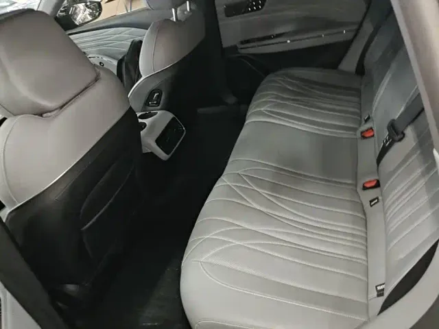 Geely Galaxy E8 — Фото автомобиля 16