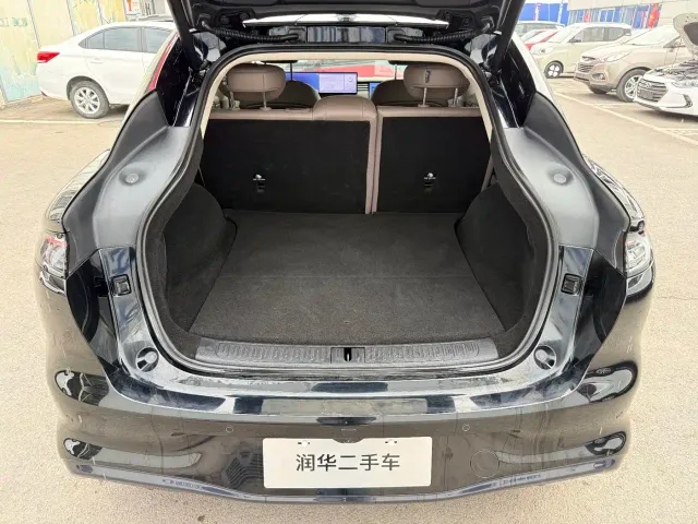 IM Motors LS6 — Фото автомобиля 15