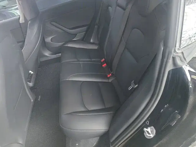 Tesla Model 3 — Фото автомобиля 16