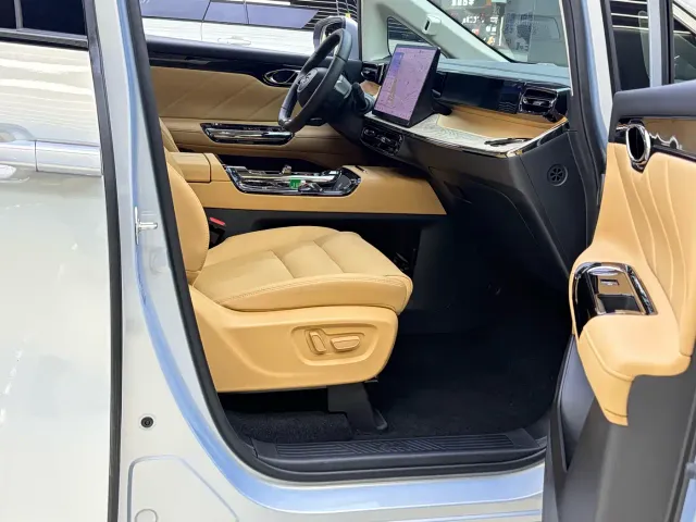 GAC Trumpchi E8 — Фото автомобиля 18
