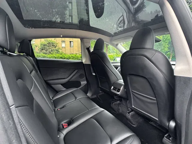 Tesla Model Y — Фото автомобиля 11