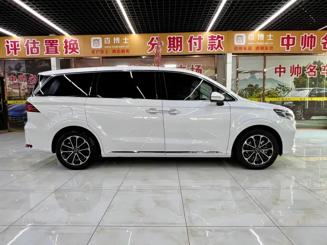 Roewe iMAX8 — Фото автомобиля 7