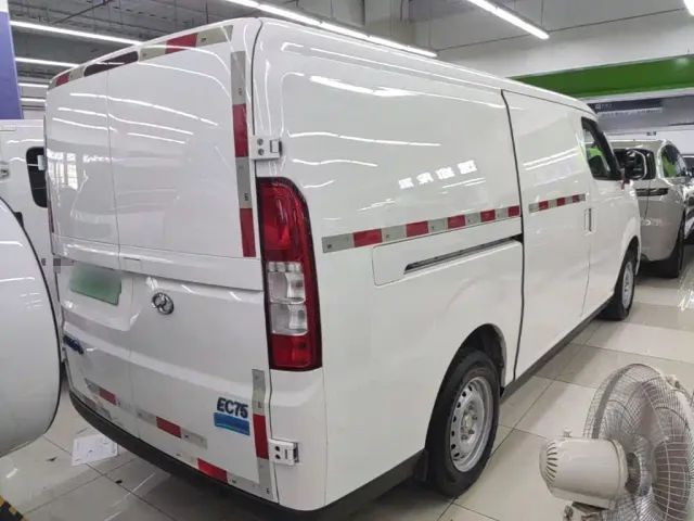 Ruichi New Energy EC75 — Фото автомобиля 6