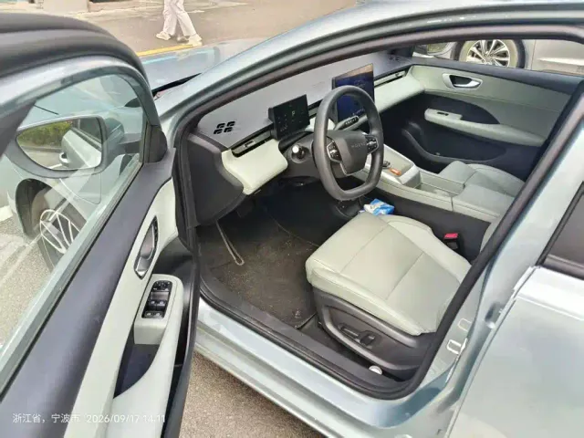 Roewe D6 — Фото автомобиля 3