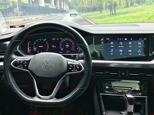Volkswagen Passat — Фото автомобиля 12