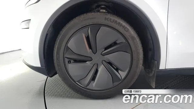 Tesla Model Y — Фото автомобиля 4