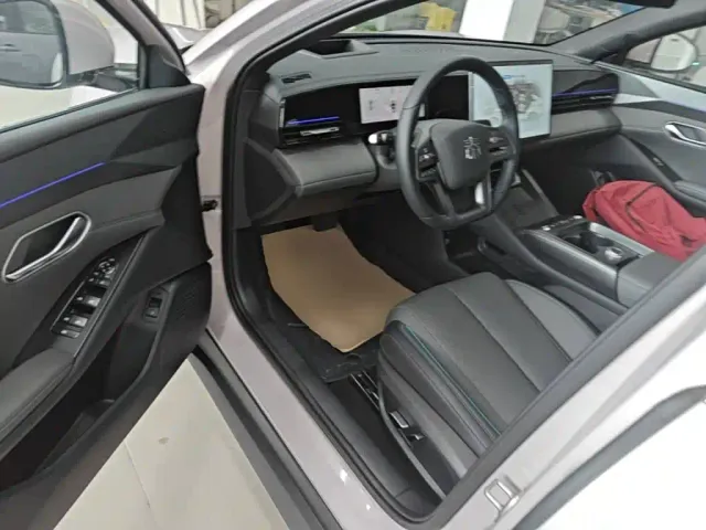 BYD Qin L — Фото автомобиля 15