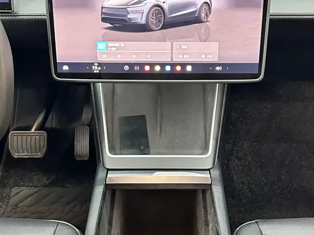Tesla Model Y — Фото автомобиля 13