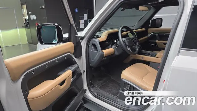 Land Rover Defender — Фото автомобиля 15