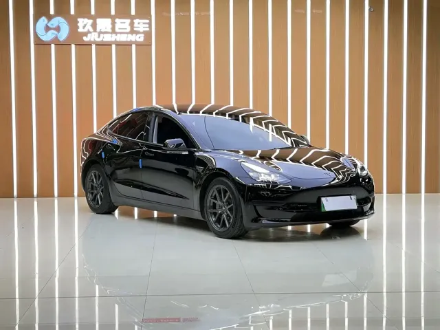 Tesla Model 3 — Фото автомобиля 3