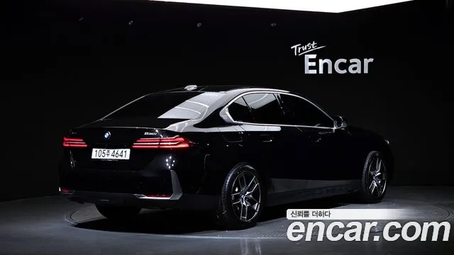 BMW 5 Series G60 — Фото автомобиля 2