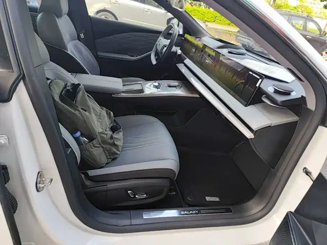 Geely Galaxy E8 — Фото автомобиля 24