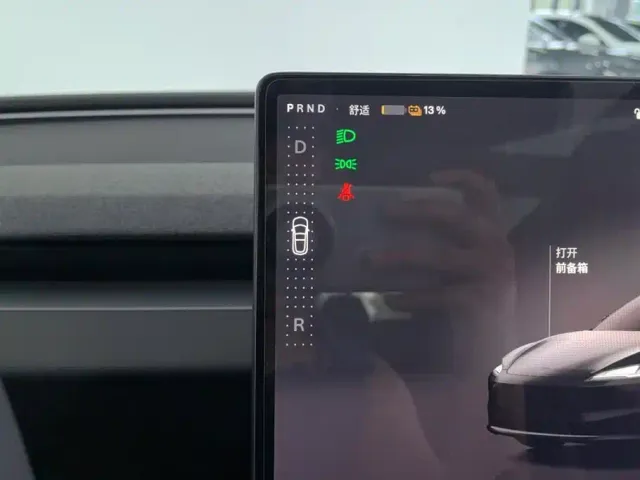 Tesla Model 3 — Фото автомобиля 16