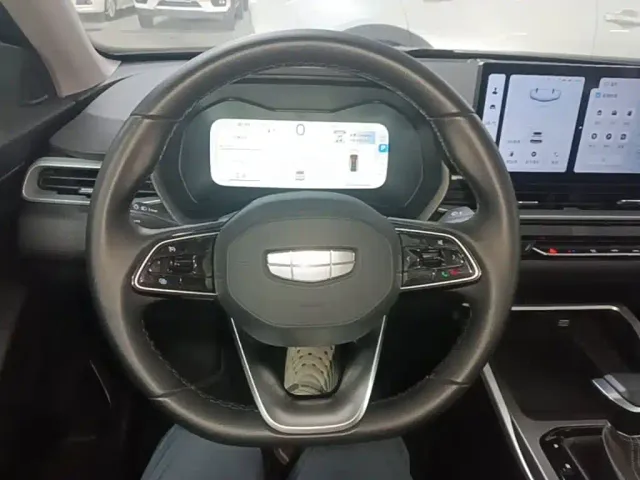 Geely Emgrand — Фото автомобиля 10