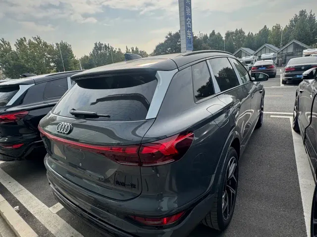 Audi Q6L e-tron — Фото автомобиля 4