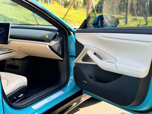 Xiaomi SU7 — Фото автомобиля 17