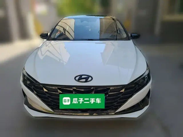 Hyundai Elantra 2022 1.5L CVT LUX Premium Edition — Фото автомобиля 2