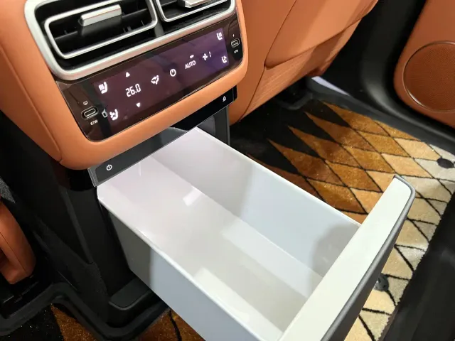 Li Auto L7 — Фото автомобиля 15
