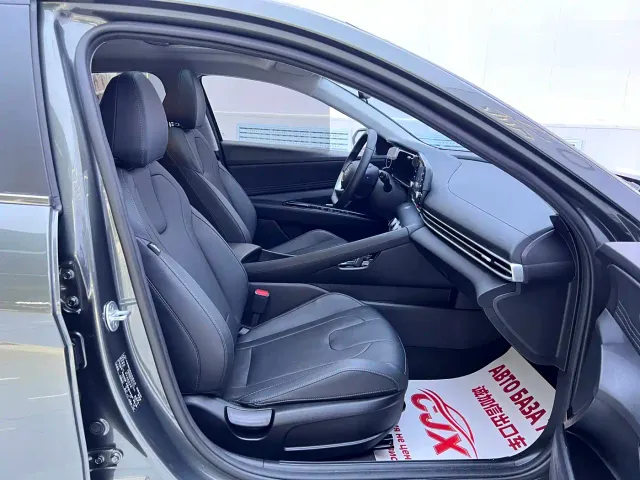 Hyundai Elantra — Фото автомобиля 16
