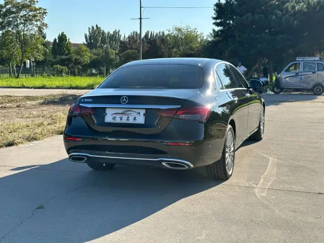 Mercedes-Benz E-Class — Фото автомобиля 6