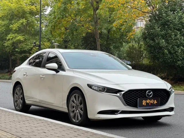 Mazda Axela — Фото автомобиля 3