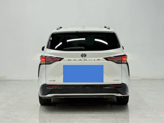 Toyota Granvia — Фото автомобиля 3