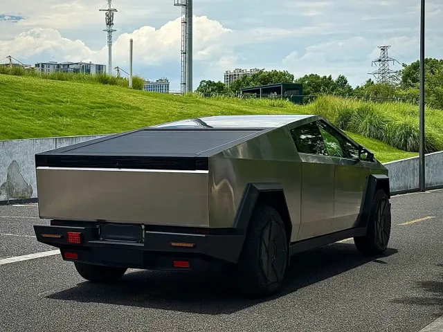 Tesla Cyber Off-Road Traveler — Фото автомобиля 6