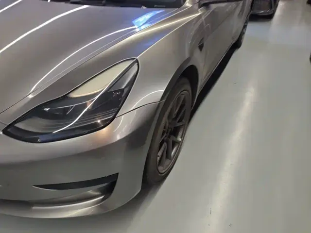 Tesla Model 3 — Фото автомобиля 23