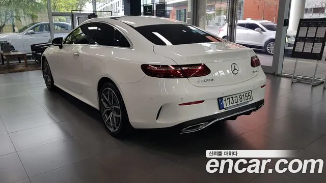 Mercedes-Benz E-Class — Фото автомобиля 2