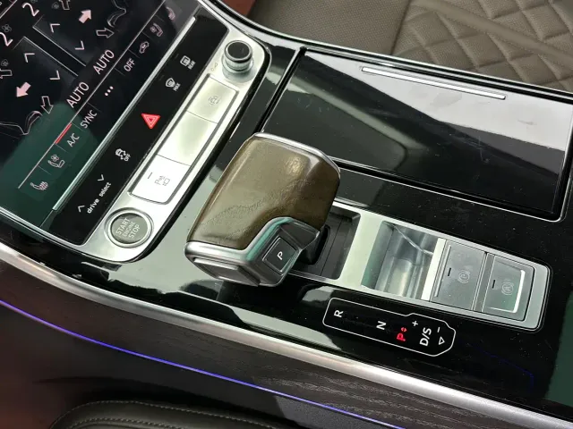 Audi A8 — Фото автомобиля 14
