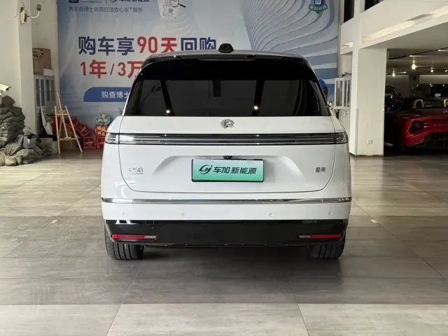 Nio ES8 — Фото автомобиля 8