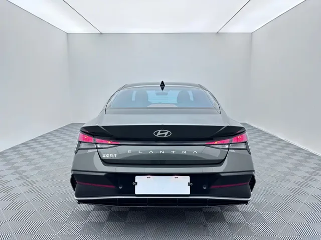 Hyundai Elantra — Фото автомобиля 5
