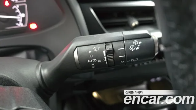 Lexus UX — Фото автомобиля 19