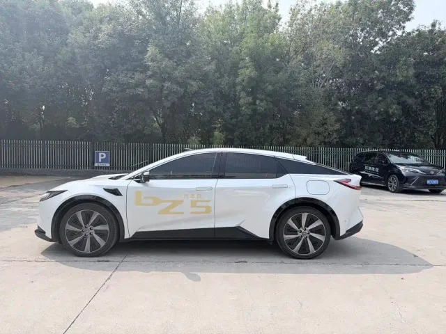 Toyota bZ5 — Фото автомобиля 8