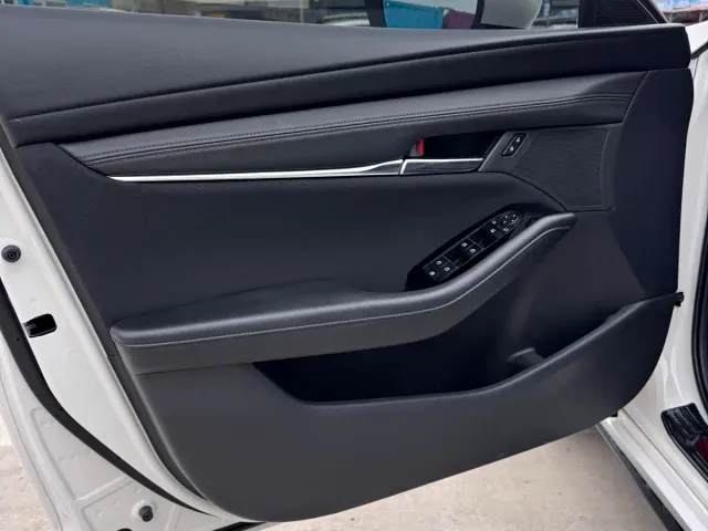 Mazda Axela — Фото автомобиля 5