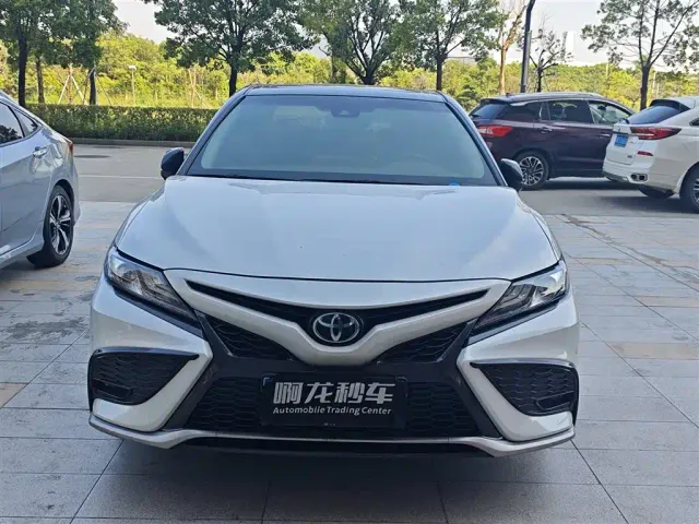 Toyota Camry — Фото автомобиля 2