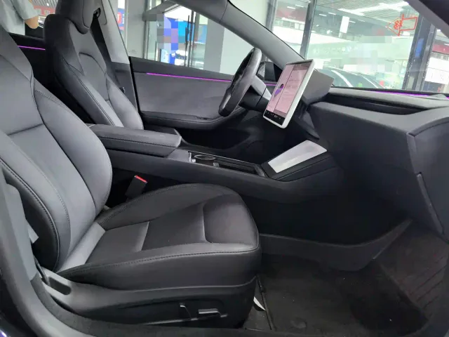 Tesla Model 3 — Фото автомобиля 13