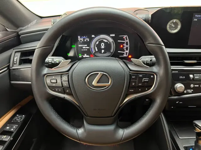 Lexus ES — Фото автомобиля 14