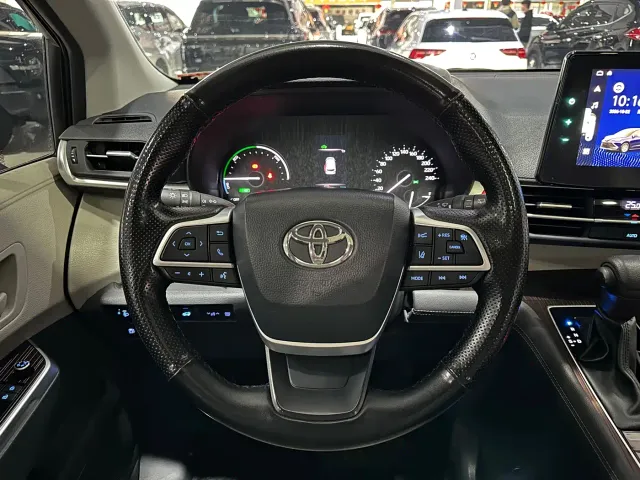 Toyota Sienna — Фото автомобиля 5
