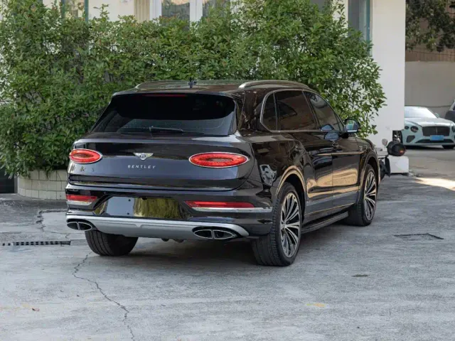 Bentley Bentayga — Фото автомобиля 4