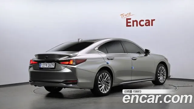 Lexus ES — Фото автомобиля 2