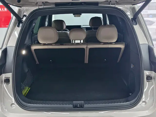 IM Motors LS8 — Фото автомобиля 12