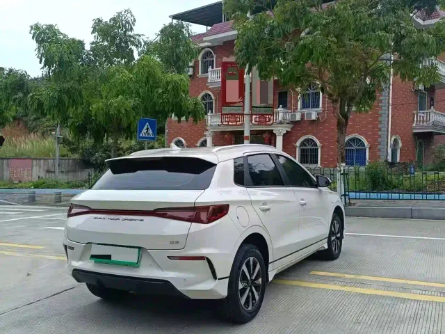 BYD e2 — Фото автомобиля 9
